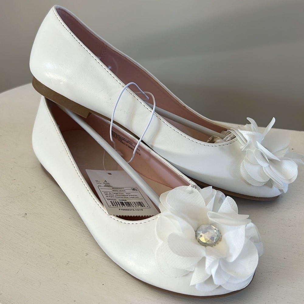 Flower by Nina  NWT “Muriel” White Formal Dress Shoes Size 4 - Picture 6 of 11